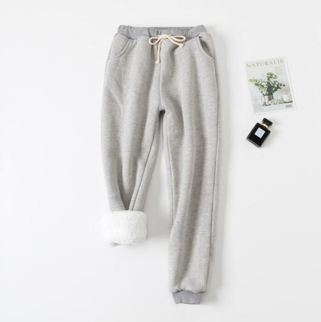 Zoe – Gepolsterte Lammvelours-Sweathose