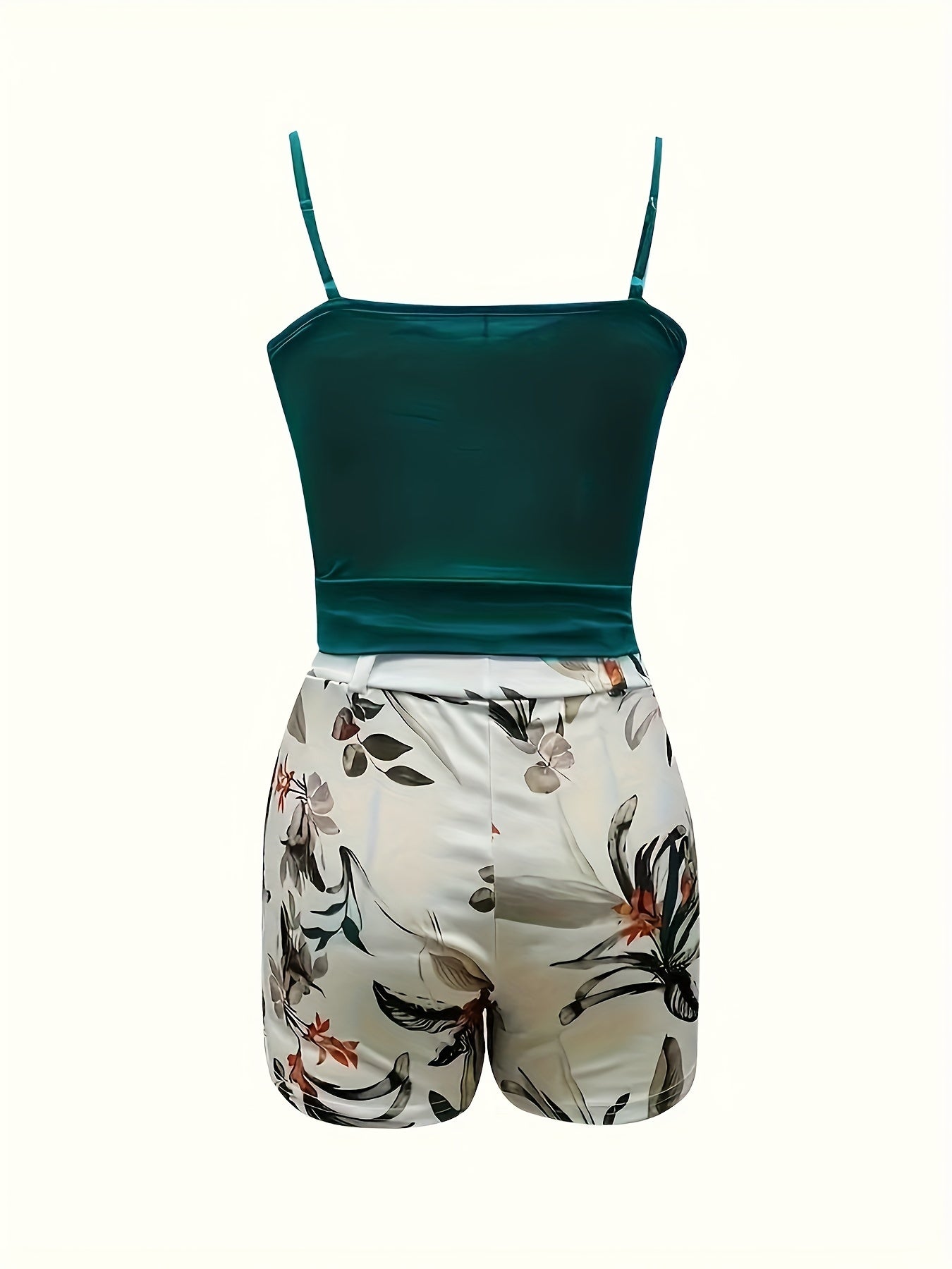 Damen Sommer-Outfit mit Wickel-Top und High-Waist Shorts – Eleganter Freizeitstil für den Alltag