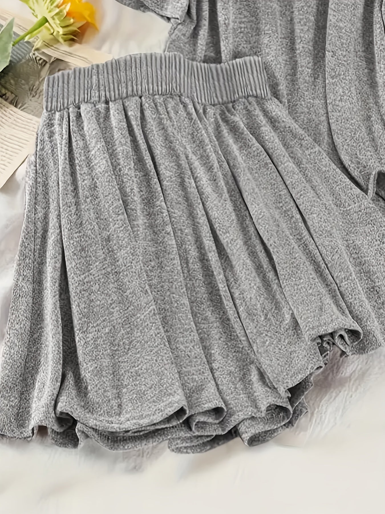 Damen Freizeit Zweiteiler Set mit Kapuzenoberteil und Shorts – Loungewear für Frühling und Sommer