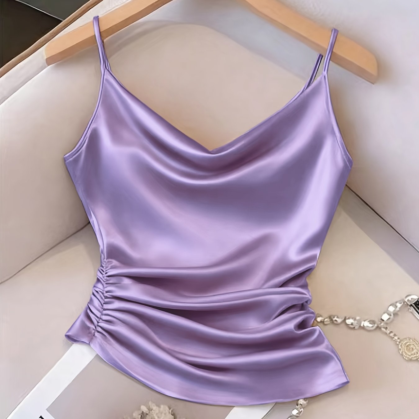 Damen Satin-Top mit Wasserfallausschnitt und Raffungen – Elegantes Camisole für besondere Anlässe