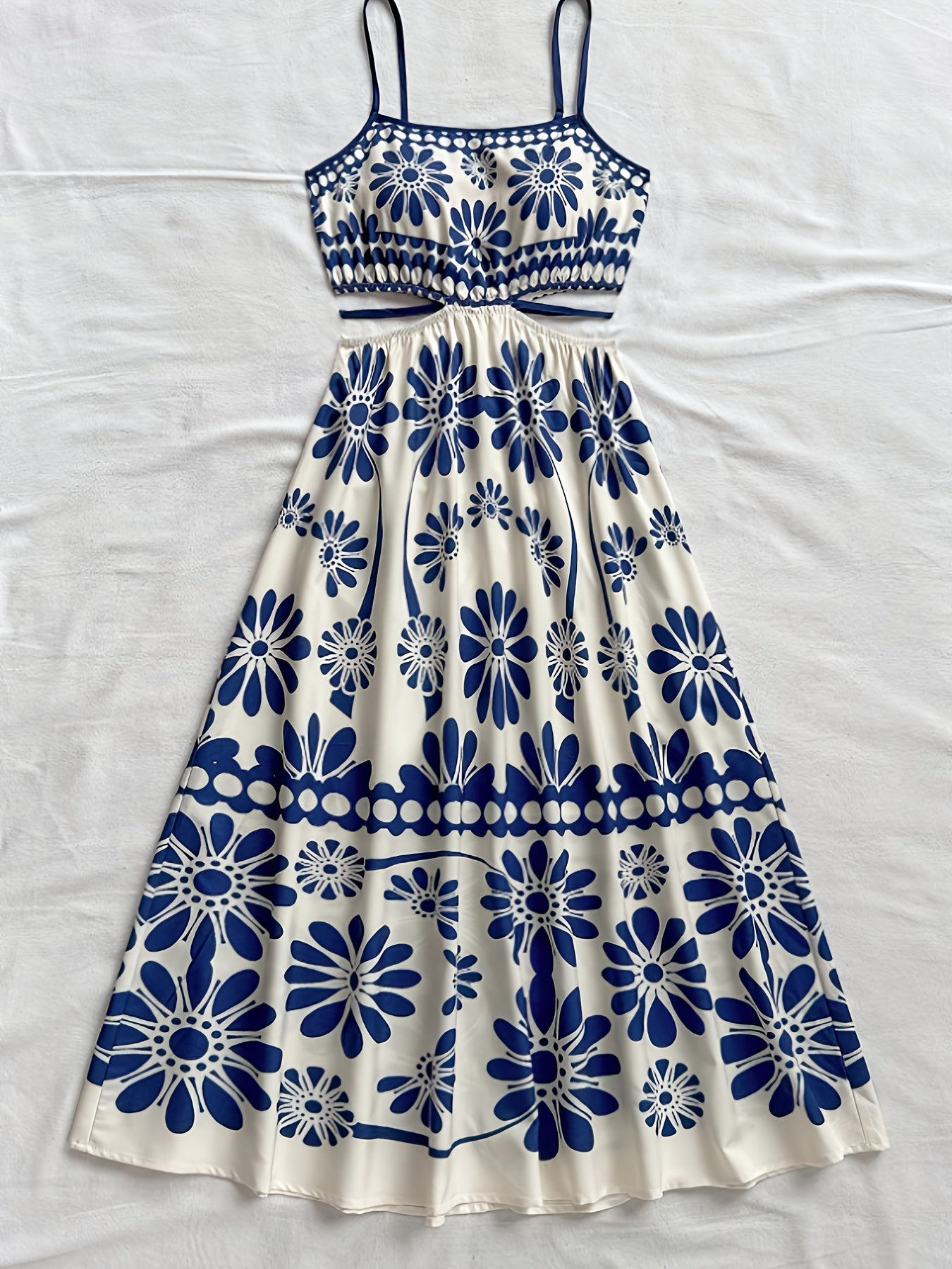 Damen Maxikleid mit Blumenmuster und Cut-Out-Detail – Boho Stil, Sommer, Elegant