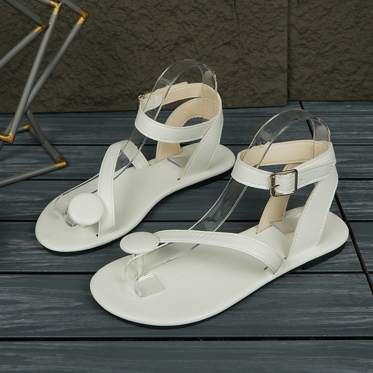 Damen Zehentrenner Sandalen mit asymmetrischem Design und Schnallenverschluss – Modernes Statement für Alltag und Urlaub
