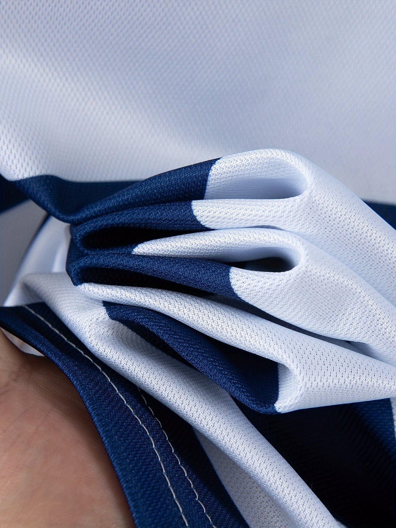 Herren Polo-Shirt mit Streifenmuster – Moderner Freizeit-Look für Alltag und Büro