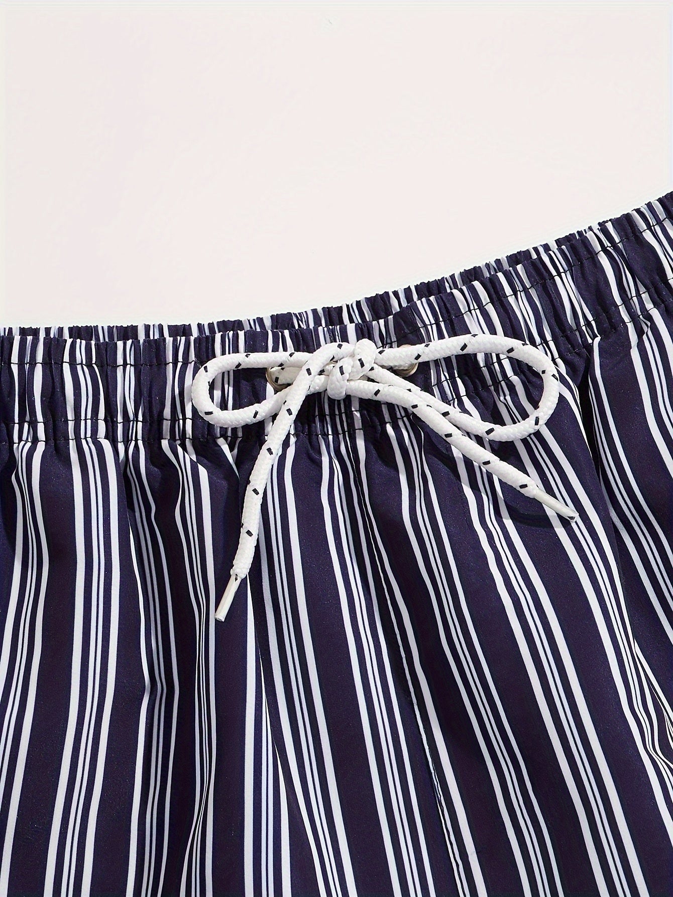 Herren Badeshorts mit Streifenmuster – Lässige Schwimmshorts für Freizeit und Strand