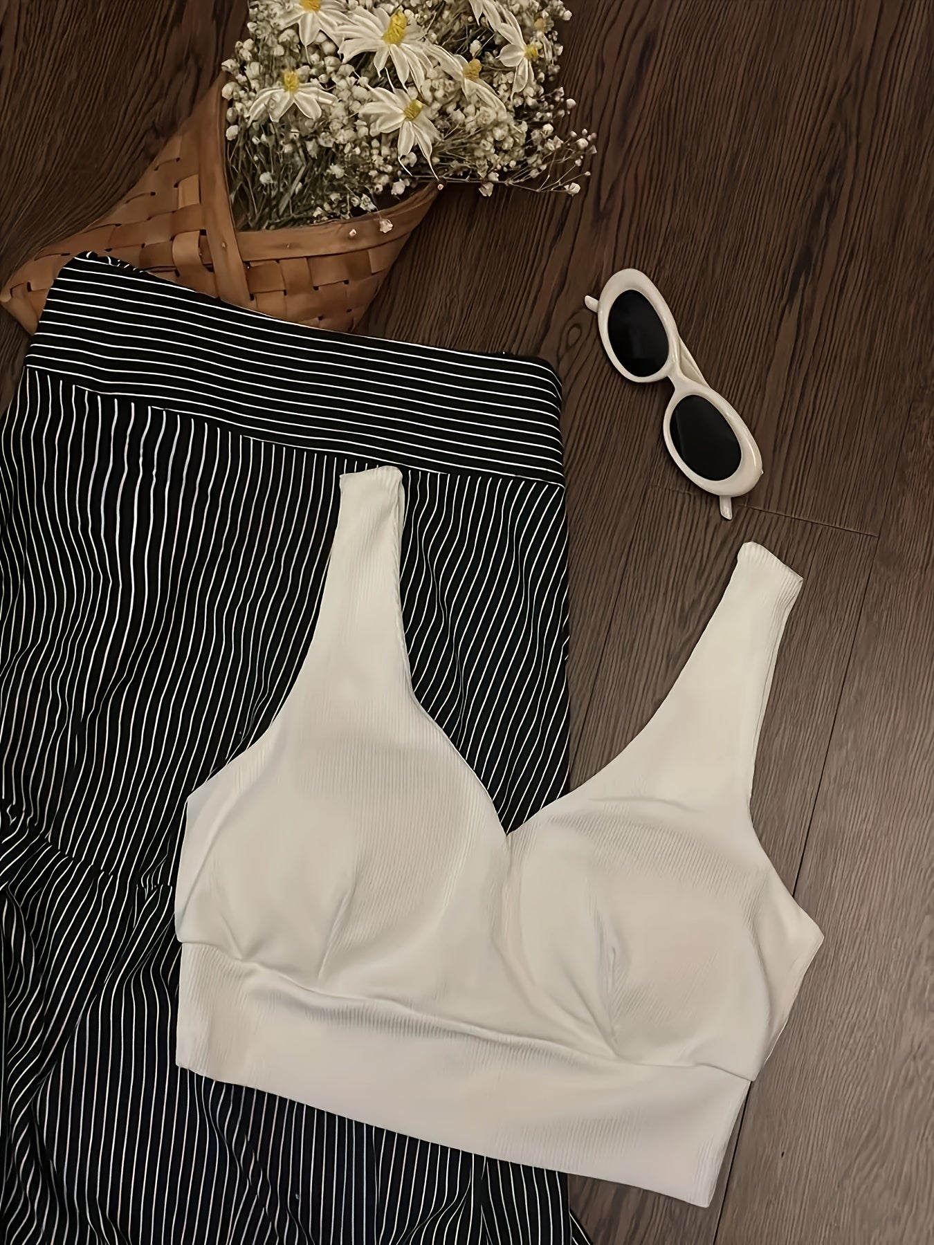 Damen Resort Style Zweiteiler – Elegantes Top und Gestreifter Maxirock für Urlaubslooks