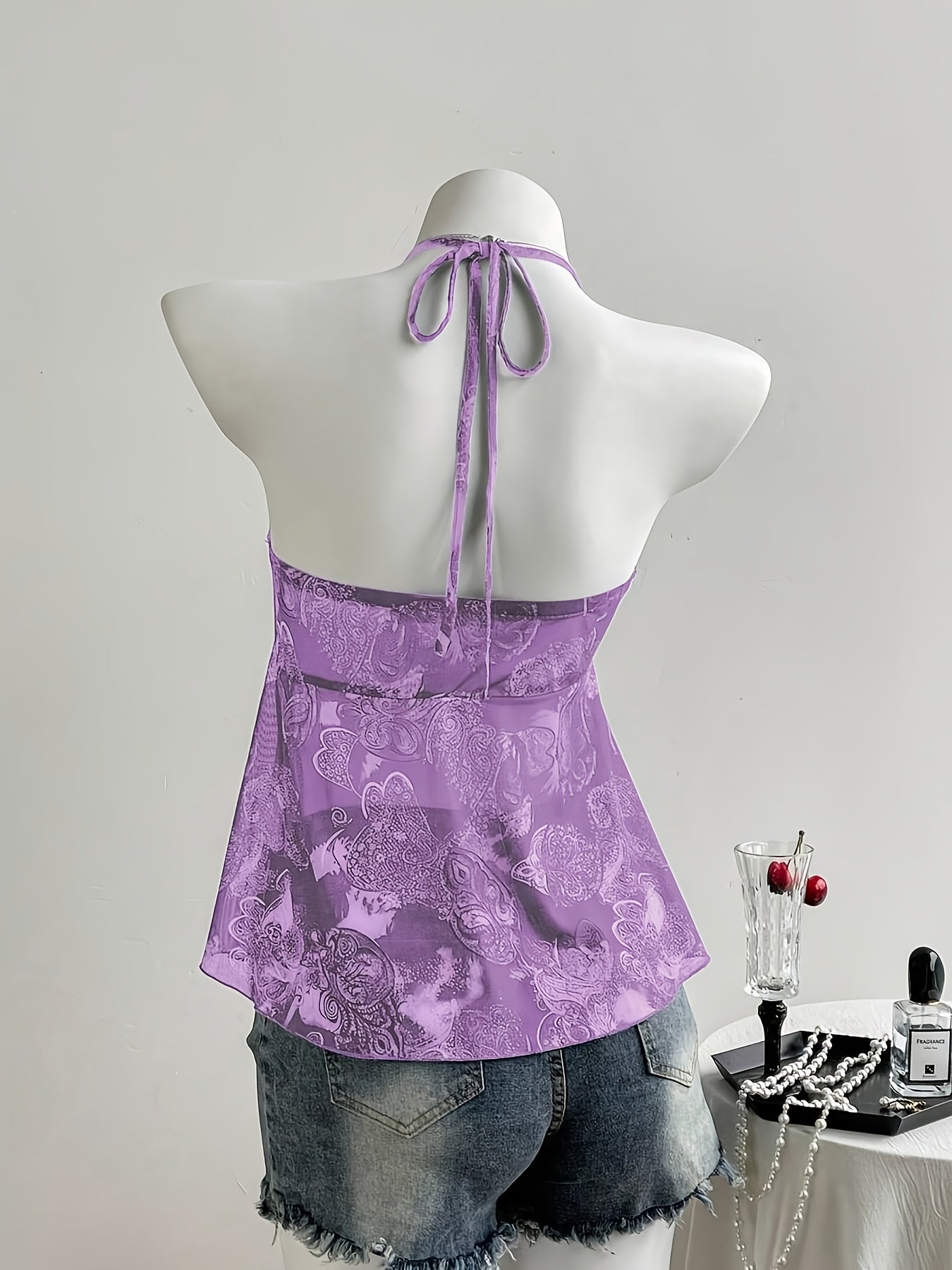 Damen Halterneck Volant-Top mit Herzmuster und Rüschen – Verspielter, femininer Look für Freizeit und Ausgehen