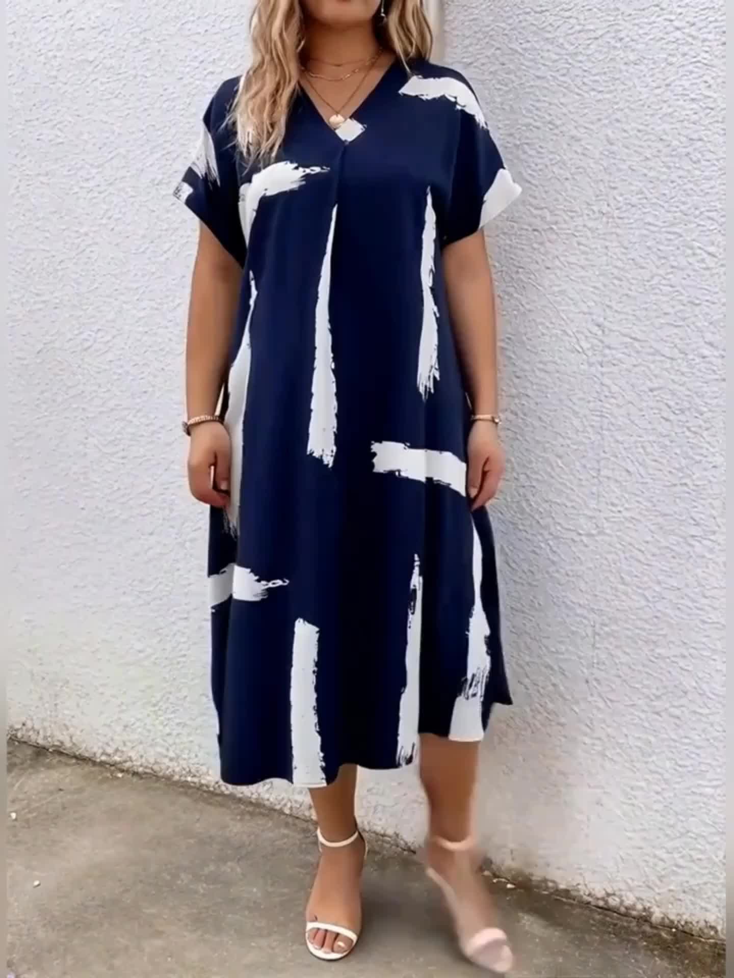 Damen Tunika Kleid im modernen Pinselstrich-Design – Eleganter und bequemer Freizeit-Look