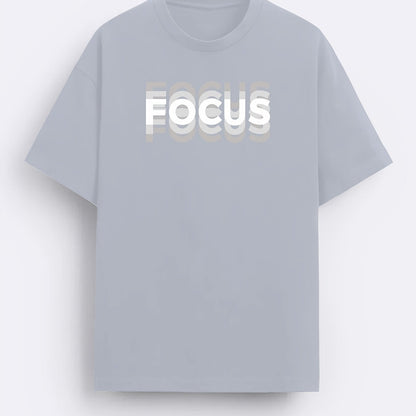 Herren T-Shirt mit modernem FOCUS Statement Print – Lässiges Motivshirt für Alltag & Freizeit