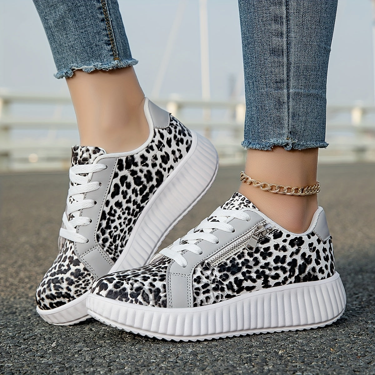 Damen Plateau-Sneaker mit Leopardenmuster und Reißverschluss – Modische Freizeitschuhe für Alltag und Ausgehen