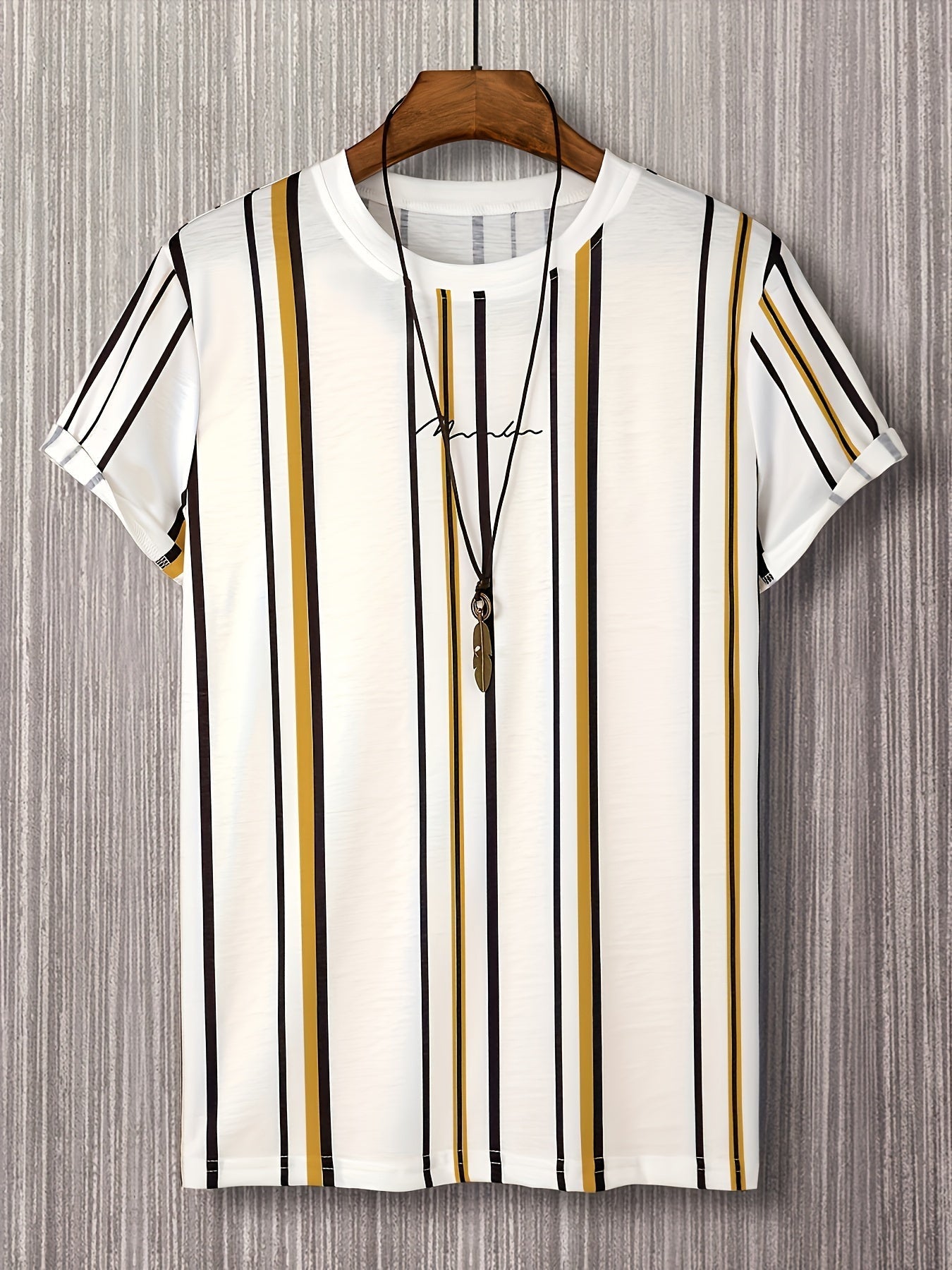 Herren T-Shirt mit vertikalem Streifenmuster und modernem Grafik-Print – Freizeit & Streetstyle