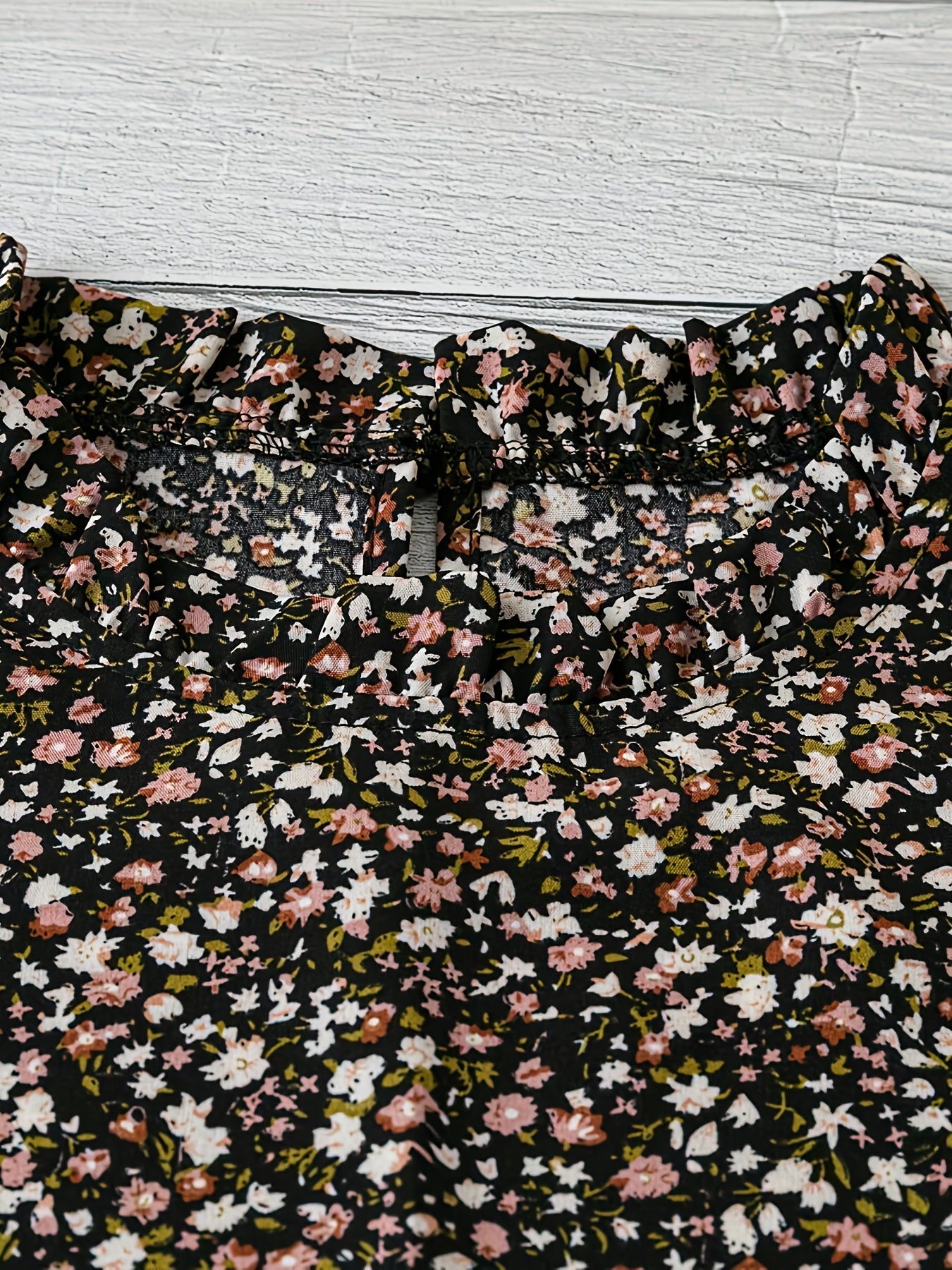 Damen Sommer Blusenshirt mit Rüschen und Blumendruck – Luftiges Freizeit Top