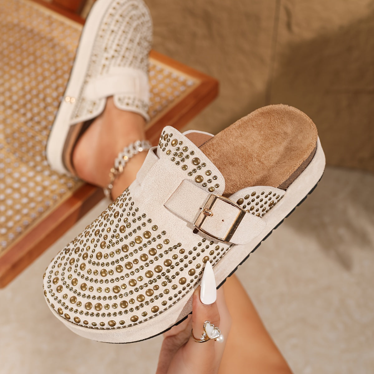 Damen Plateau Clogs mit Nieten für modische Freizeitlooks