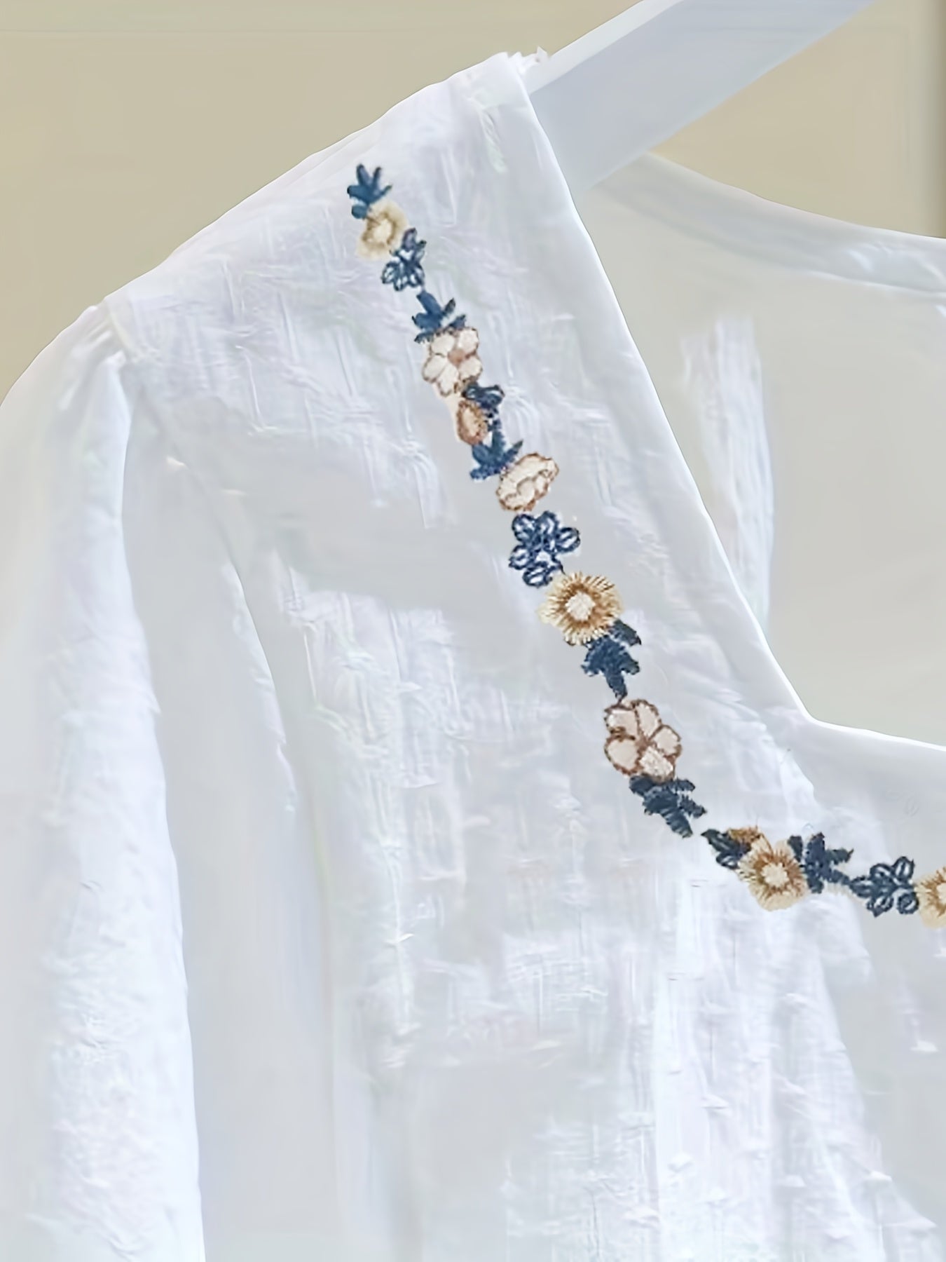 Damen Bluse mit Stickerei und Quadrat-Ausschnitt – Eleganter Sommerstil
