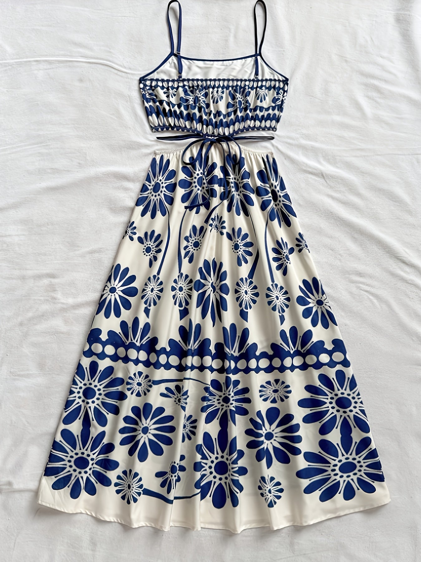 Damen Maxikleid mit Blumenmuster und Cut-Out-Detail – Boho Stil, Sommer, Elegant