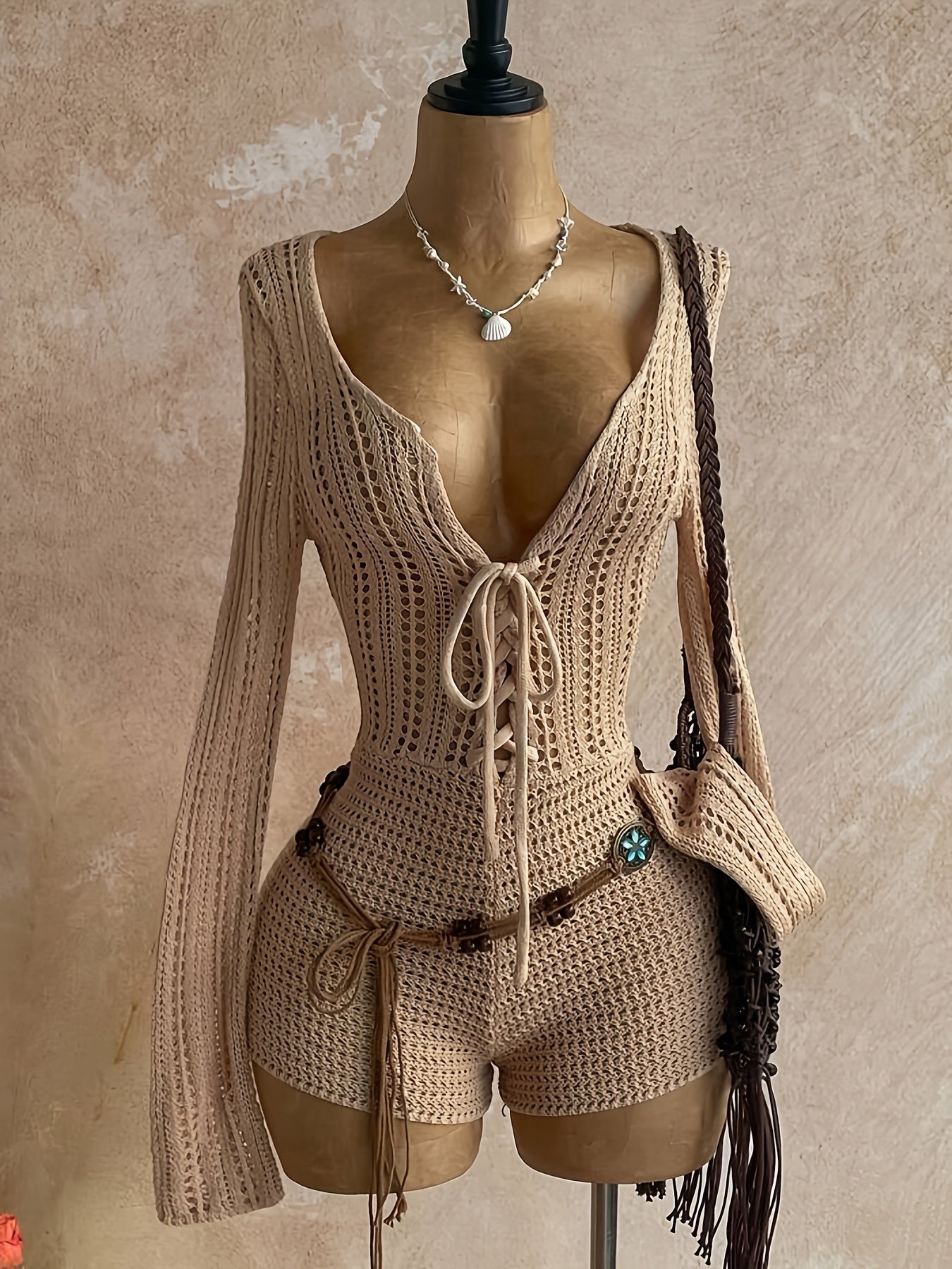 Damen Boho Strick Einteiler mit Schnürung und tiefem Ausschnitt – Perfekt für Strand & Urlaub