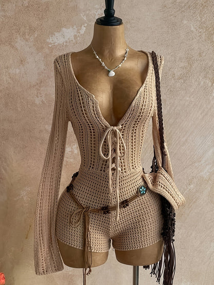 Damen Boho Strick Einteiler mit Schnürung und tiefem Ausschnitt – Perfekt für Strand & Urlaub