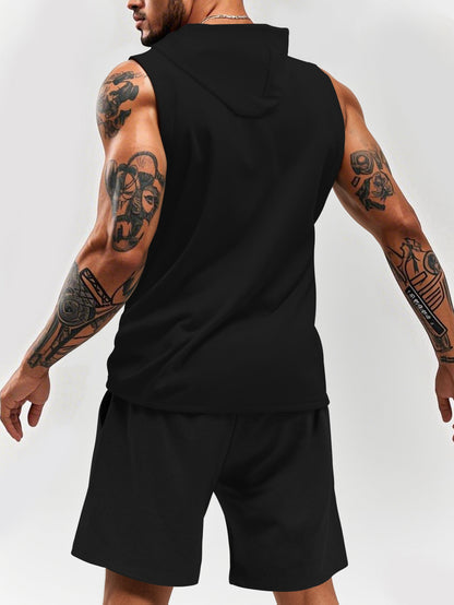 Herren Fitness Set mit Kapuzen-Ärmelloshirt und Shorts mit Kreuz-Print – Sportlicher Streetstyle Zweiteiler