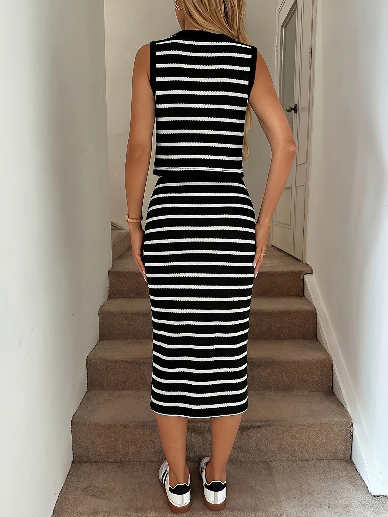 Damen Zweiteiliges Strick-Set mit Streifen – Modisches Casual-Outfit mit Weste und Midi-Rock