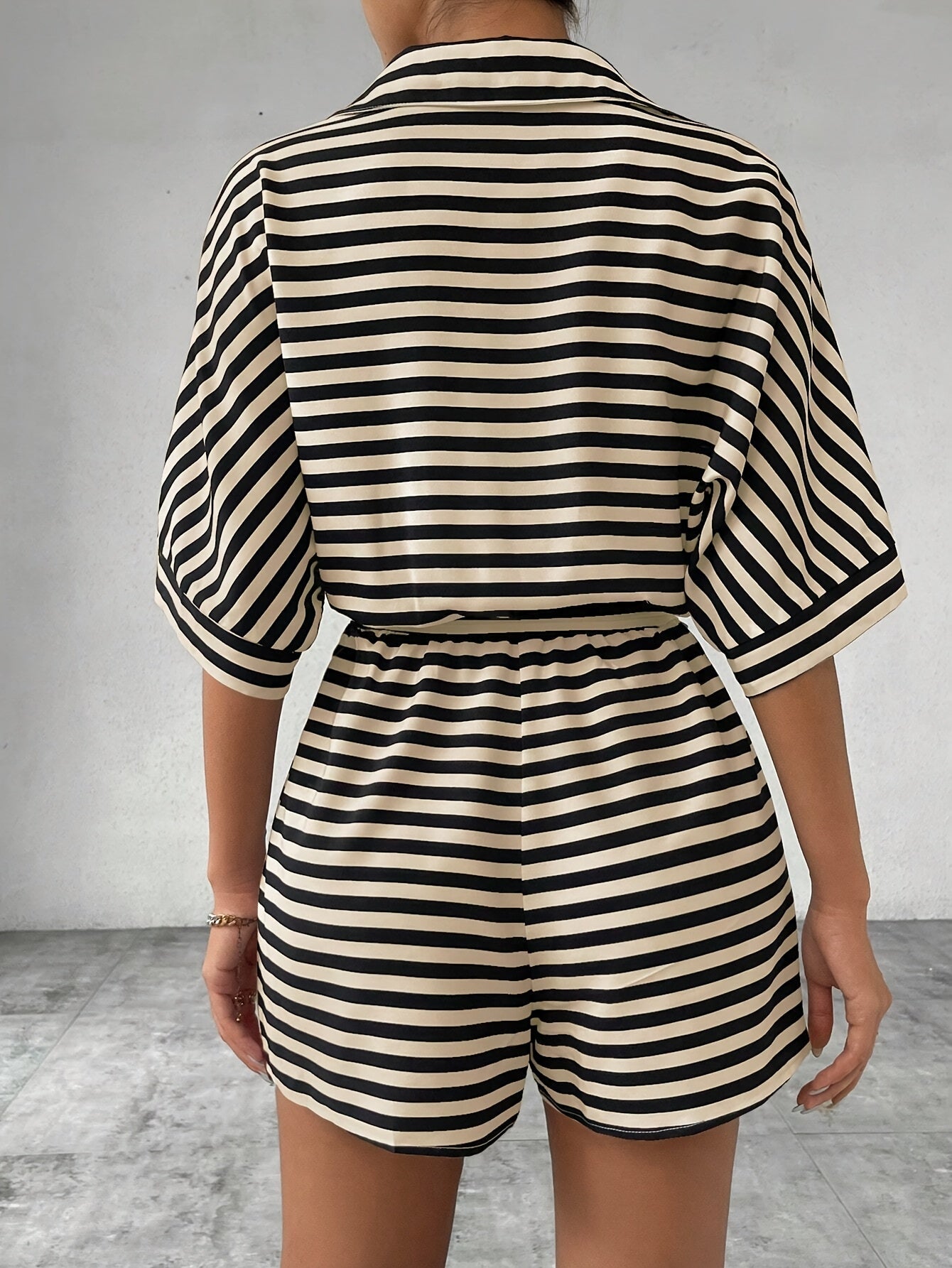 Damen Sommer Overall gestreift – Lässiger Jumpsuit mit Gürtel für Alltag und Urlaub