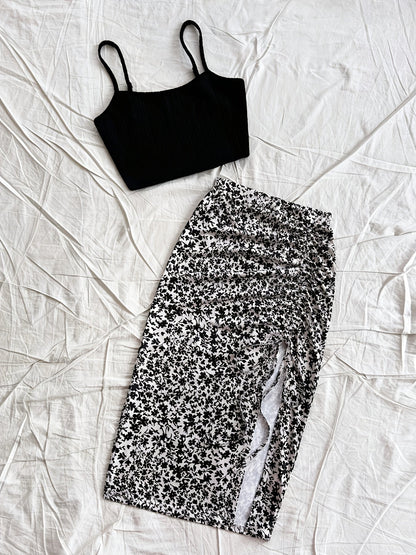 Damen Sommer-Urlaubsoutfit mit Crop Top und Blumenrock – Stilvolles Freizeit-Set für den Strand