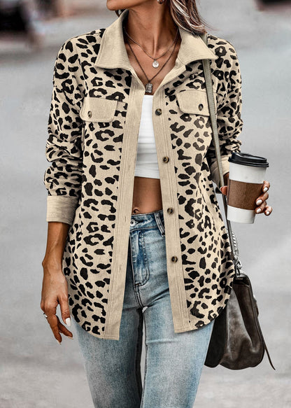 Jenny – Damenjacke mit Leopardenmuster und Knöpfen