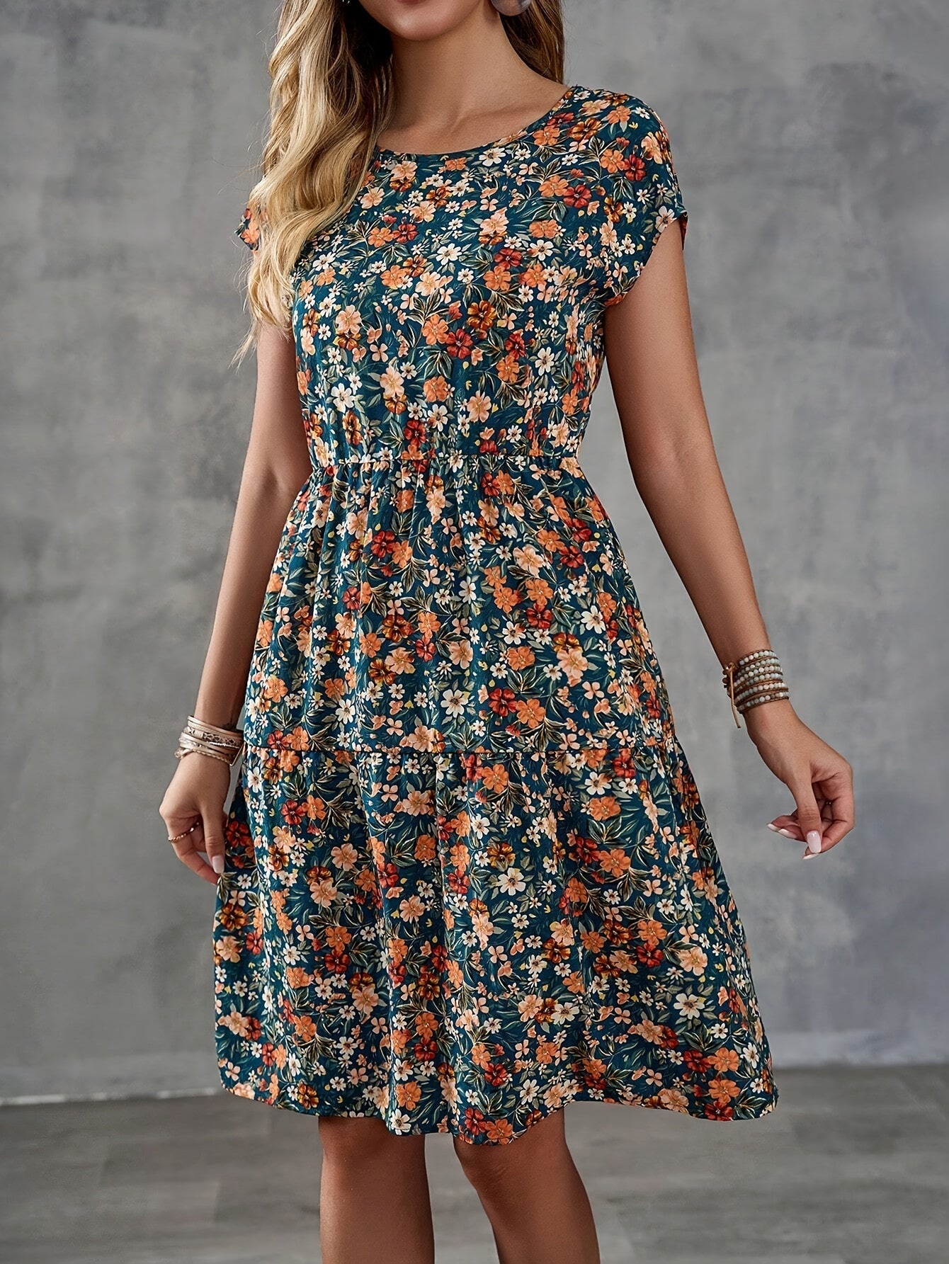 Damen Freizeitkleid mit Blumenmuster im Boho-Stil – Sommerkleid mit Kurzarm für Urlaub und Alltag