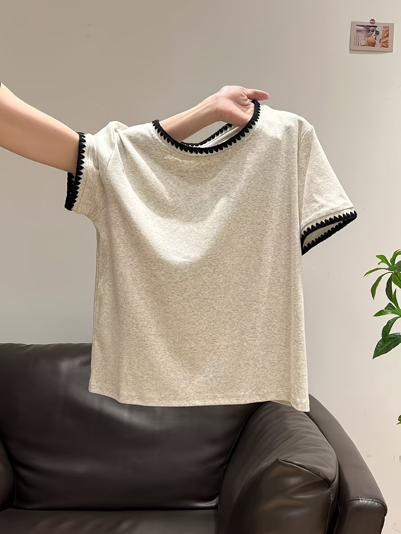 Damen Bluse mit Wellenkante und Rundhalsausschnitt – Eleganter Alltagsstil