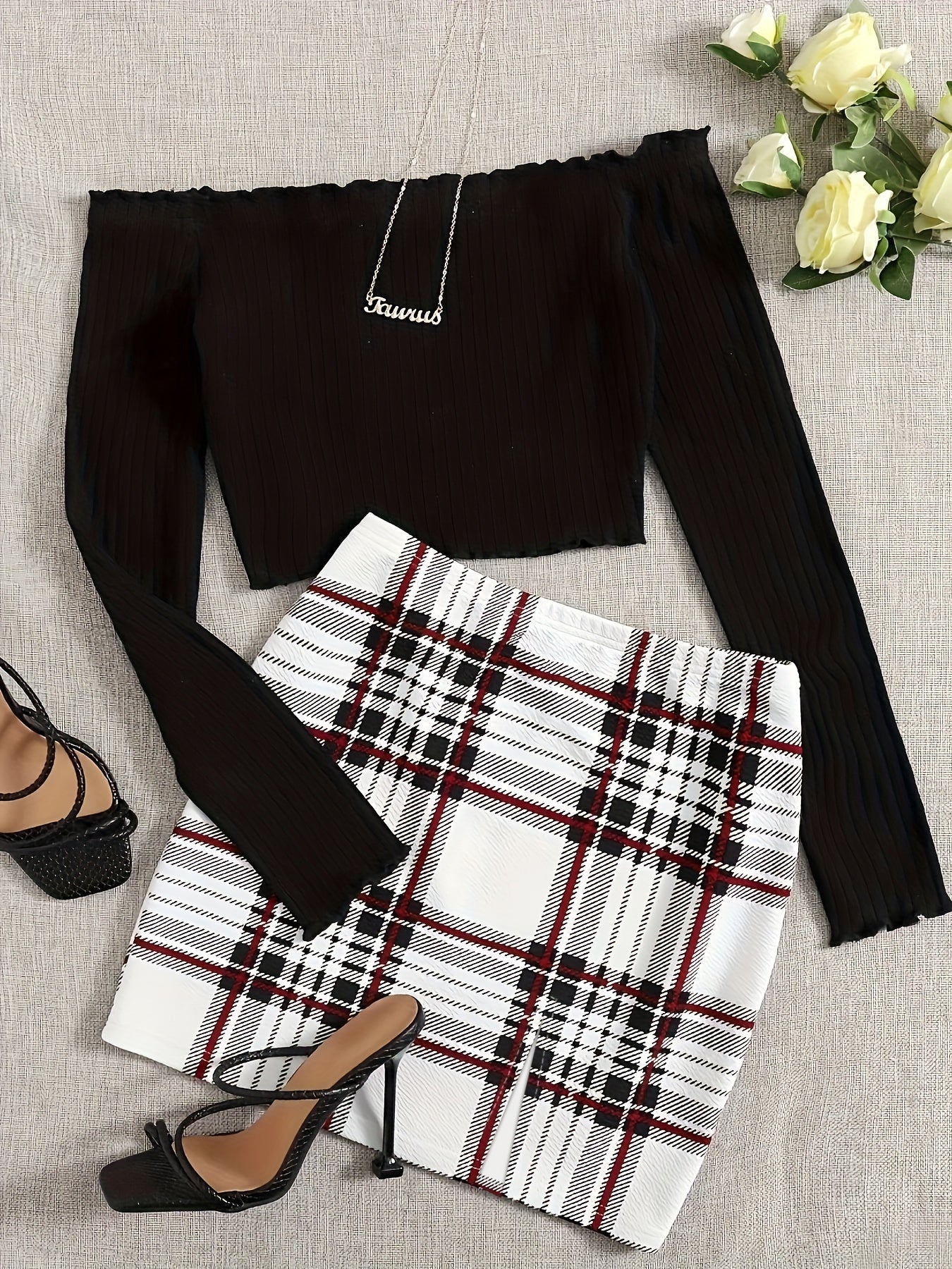 Damen Off-Shoulder Zweiteiler Set – Elegantes Oberteil mit Falten & Karierter Minirock – Perfekt für Frühling und Sommer