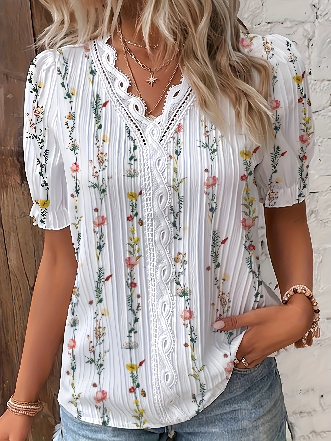 Damen Bluse Elegant mit Blumenmuster und Rüschenausschnitt – Perfekt für Freizeit und Sommer