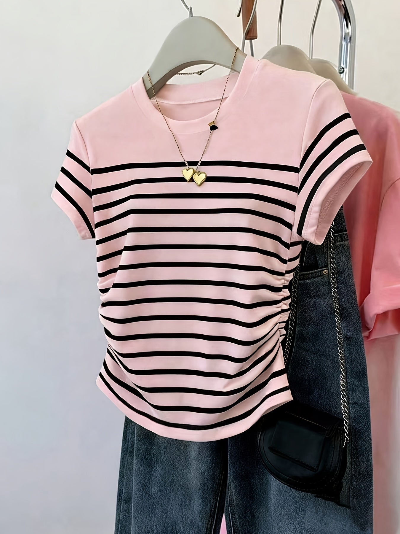Damen T-Shirt im Streifen-Design mit modischen Raffungen – Perfekt für Freizeit und Alltag