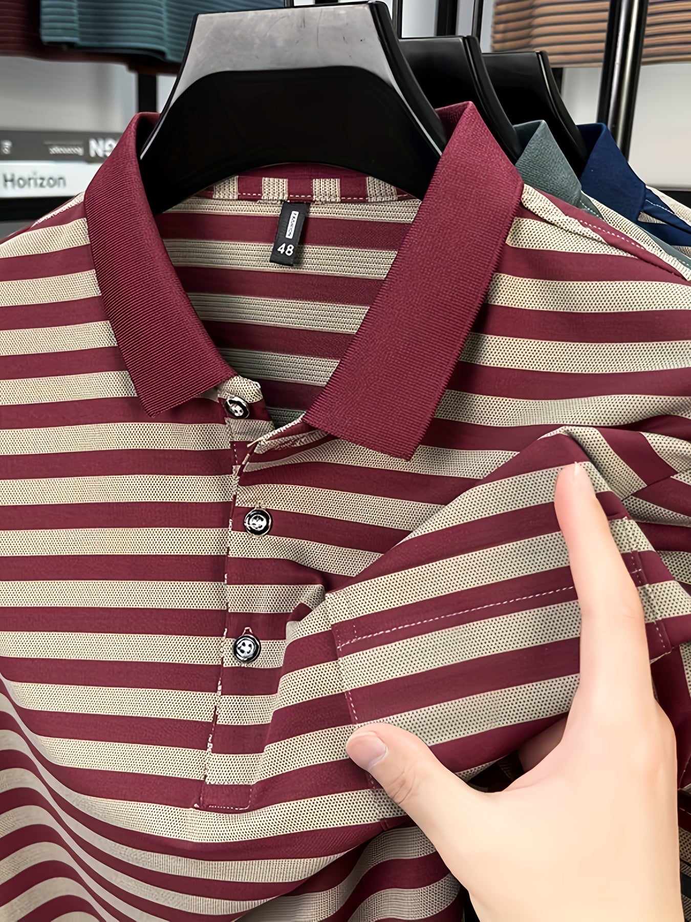 Herren Polohemd mit Streifenmuster und Brusttasche – Klassischer Freizeit-Look