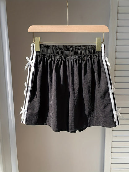 Damen Sommer Shorts mit Schleifendetail und sportlichem Streifen – Freizeit & Urlaub