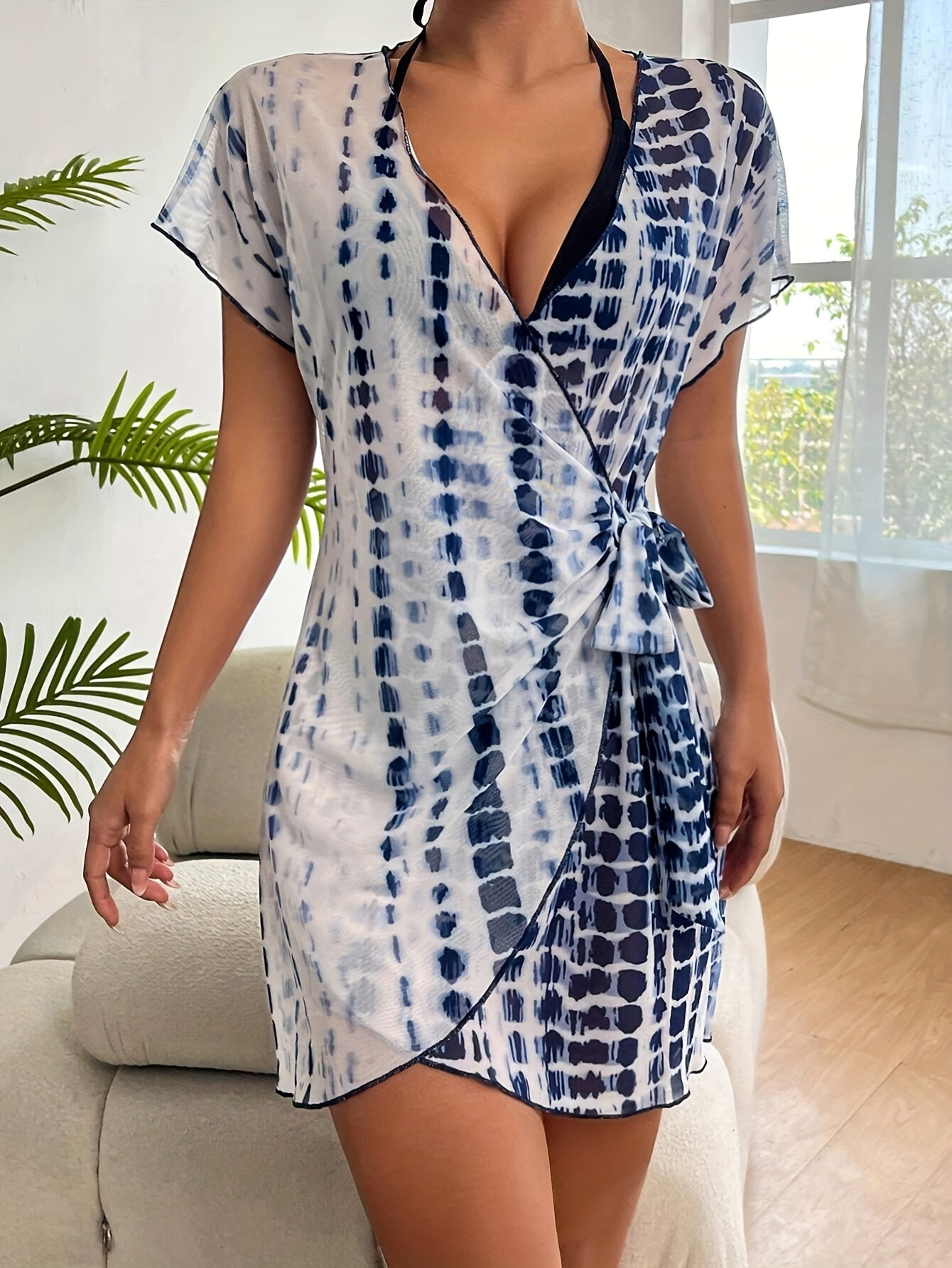 Damen Wickelkleid Strand Cover-Up mit V-Ausschnitt – Stilvolles Badeüberwurf im modernen Design
