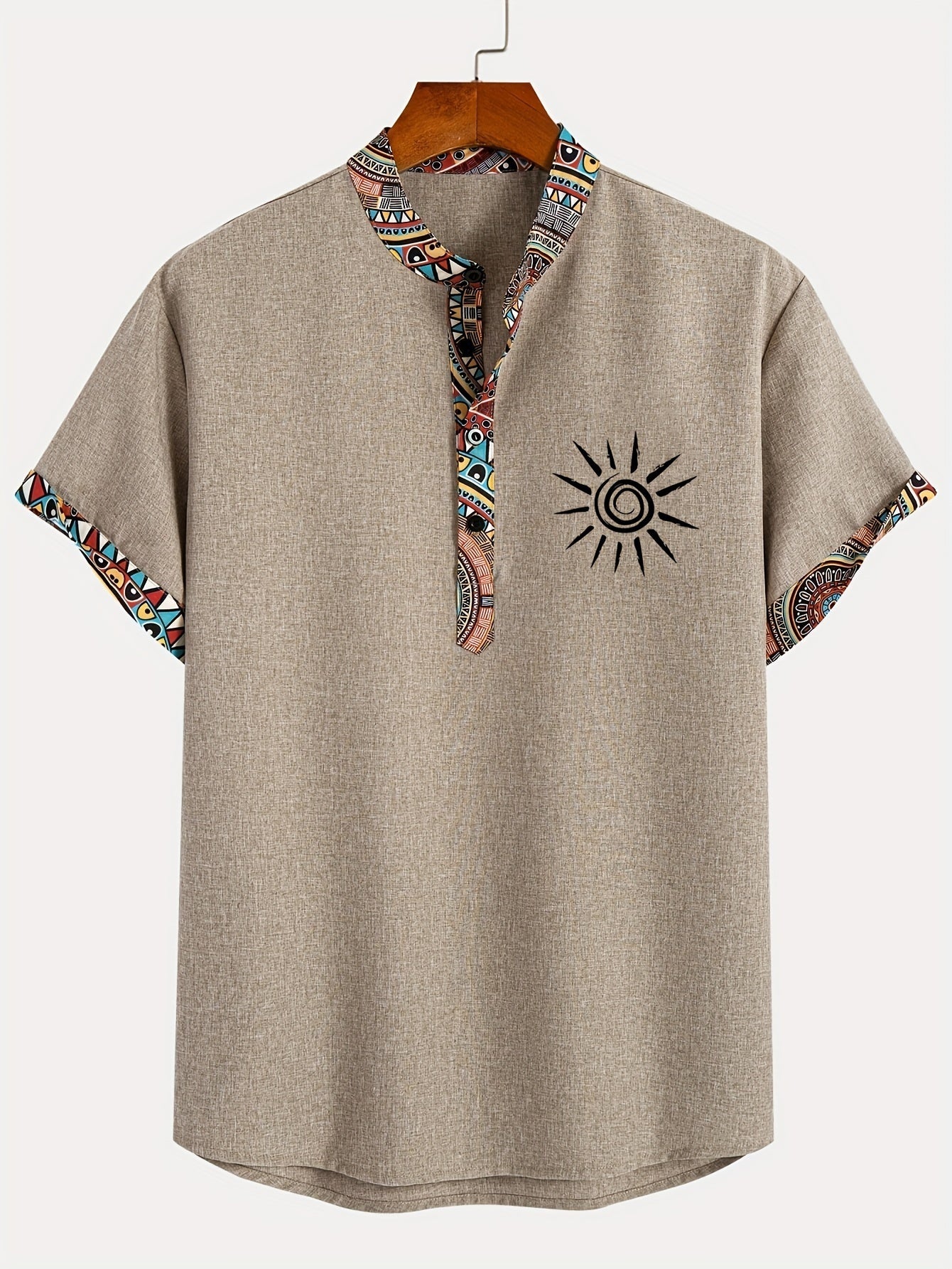 Herren Ethno-Kurzarmshirt mit Modernem Muster und V-Ausschnitt – Lässige Mode für Alltag und Freizeit