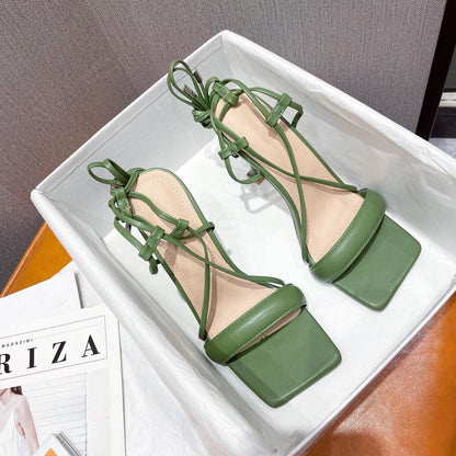 Margaret – Stiletto-Absatz mit Cutout und Knöchelriemen