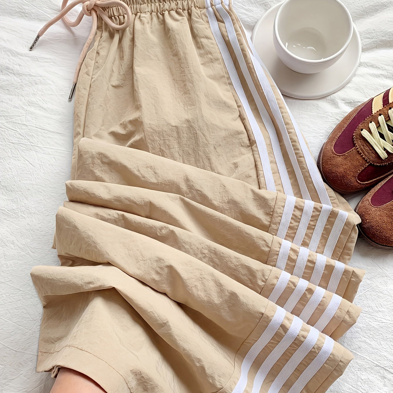 Damen Weitbeinige Sporthose mit Streifen und Kordelzug – Lässige Freizeithose für Alltag & Fitness