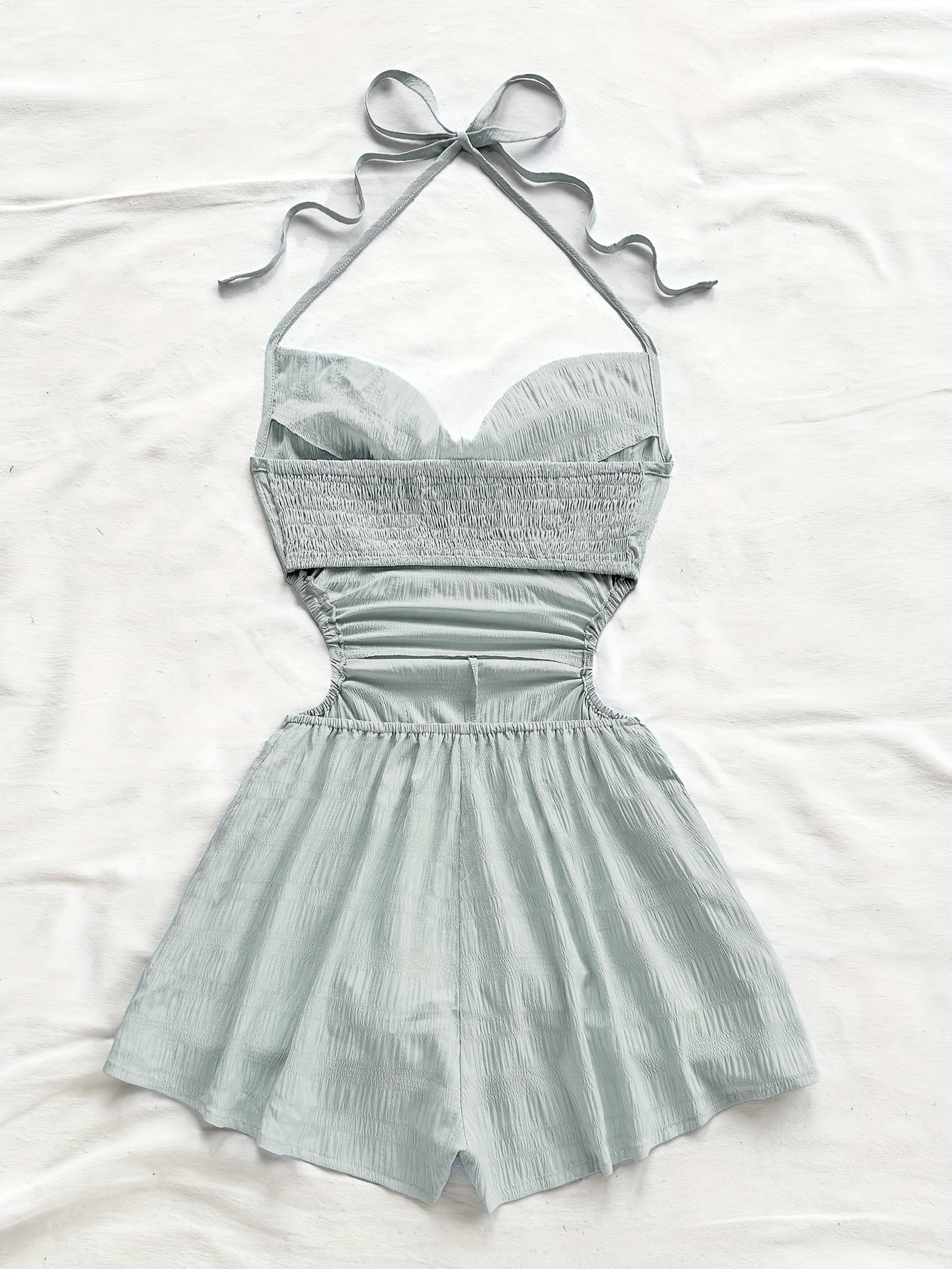 Damen Jumpsuit mit Neckholder und Cut-Outs – Modischer Einteiler für Urlaub & Sommer