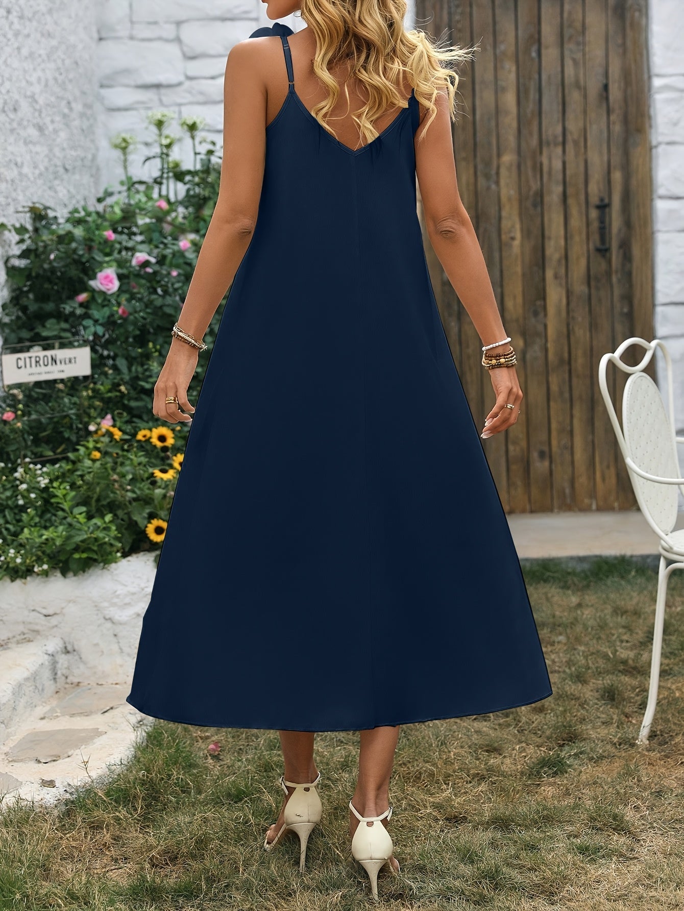 Damen Sommerkleid Elegant mit Blumenapplikation und V-Ausschnitt – Perfekt für Gartenpartys und besondere Anlässe