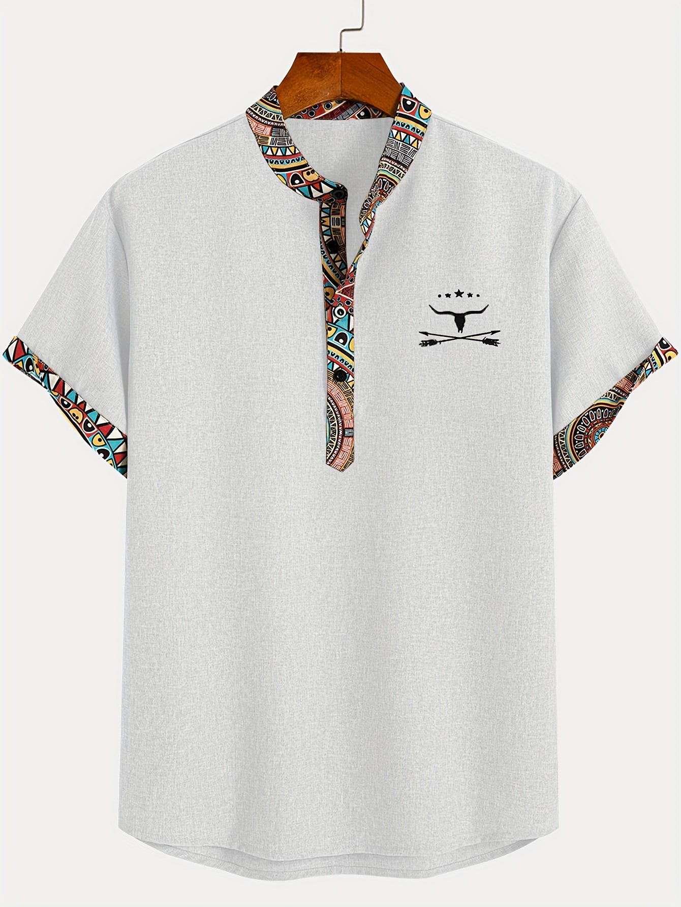 Herren Ethno-Kurzarmshirt mit Modernem Muster und V-Ausschnitt – Lässige Mode für Alltag und Freizeit