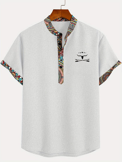 Herren Ethno-Kurzarmshirt mit Modernem Muster und V-Ausschnitt – Lässige Mode für Alltag und Freizeit