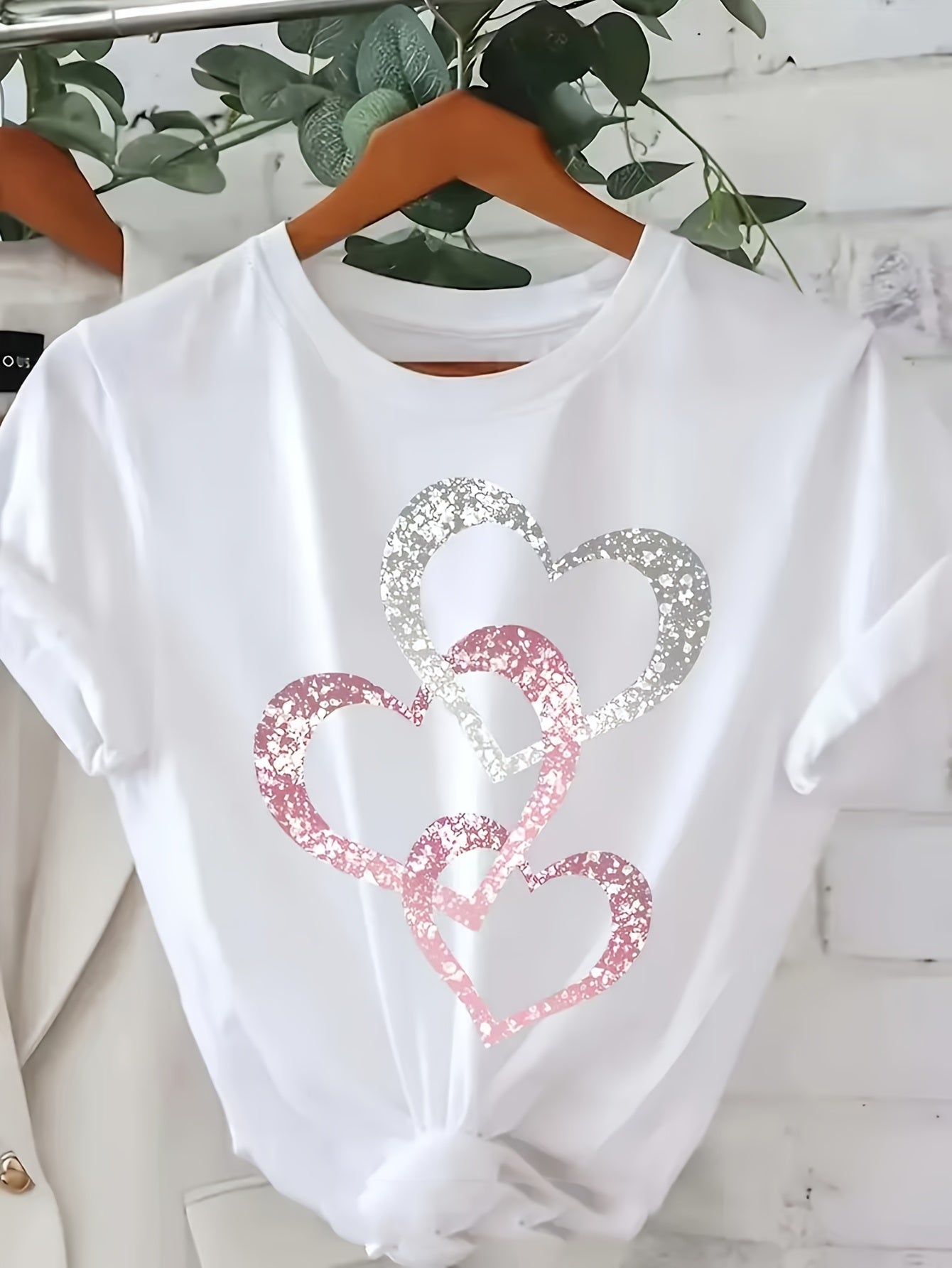 Damen T-Shirt mit Glitzer-Herz-Print – Modisches Freizeitshirt mit funkelndem Design
