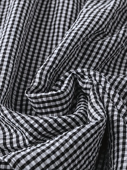 Damen Sommer Casual Gingham Bluse mit Jeansshorts – Modischer Freizeit-Look für den Garten oder Alltag