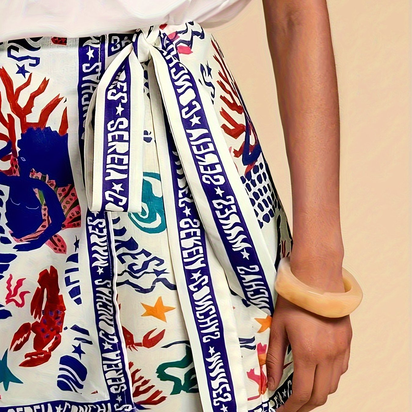 Damen Wickelrock mit Meeres-Print und modernem, künstlerischem Design – Ideal für Freizeit und Urlaub