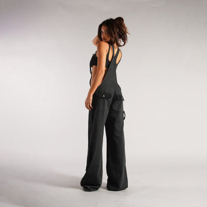 Karen – Weite Damen-Jeans-Latzhose mit Taschen