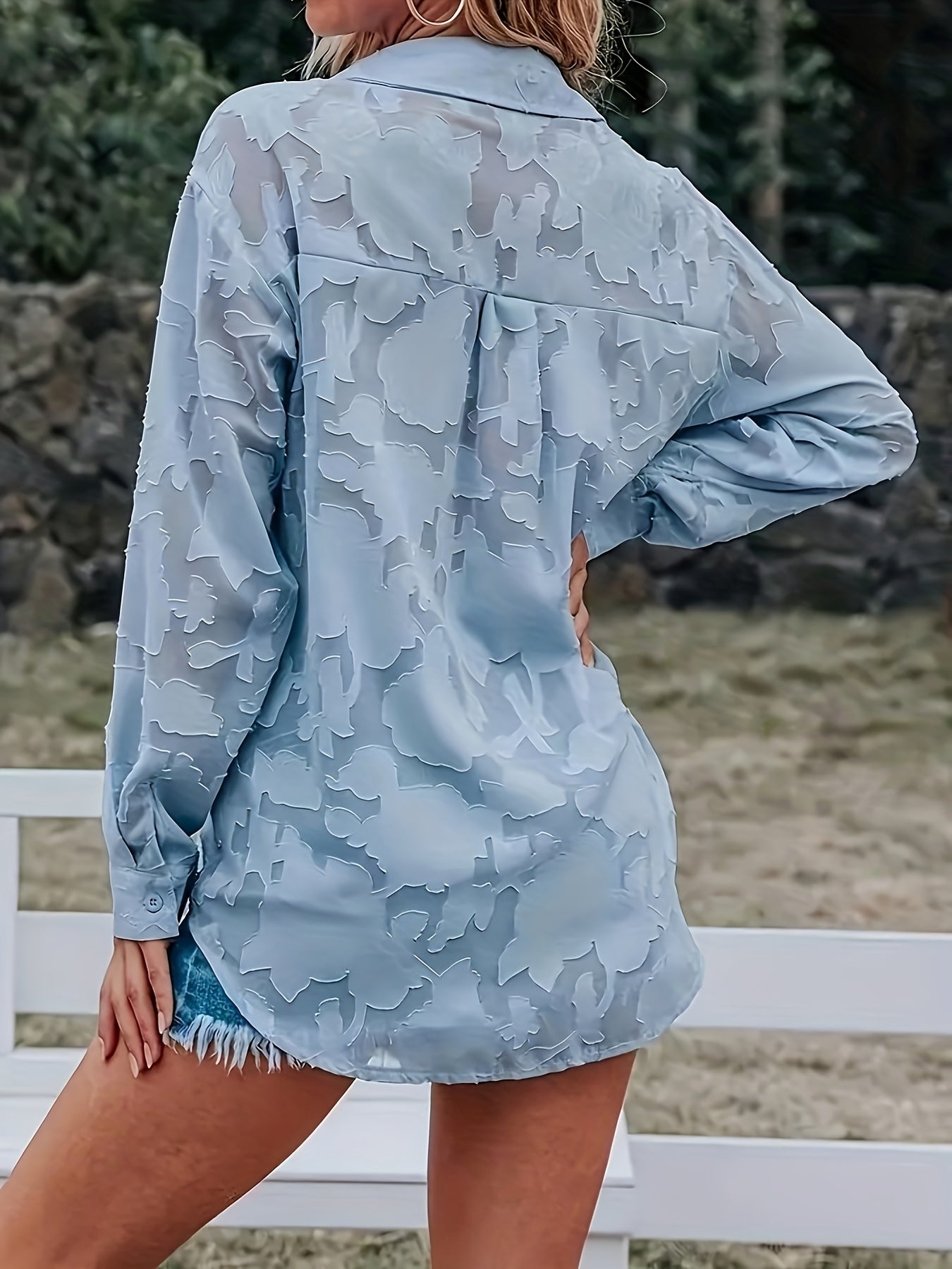 Damen Bluse mit 3D-Blumenmuster – Modische Freizeit- und Bürobluse im lässigen Stil