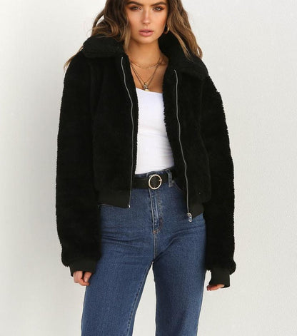 Grace – Kurze Damenjacke mit dickem Samtkragen