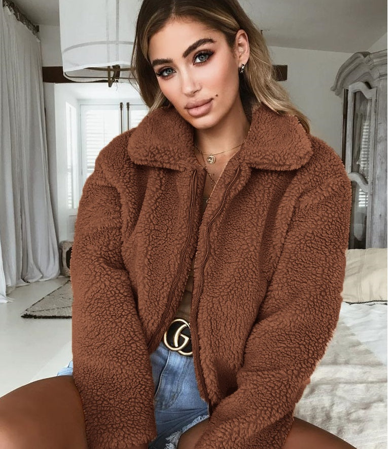 Grace – Kurze Damenjacke mit dickem Samtkragen