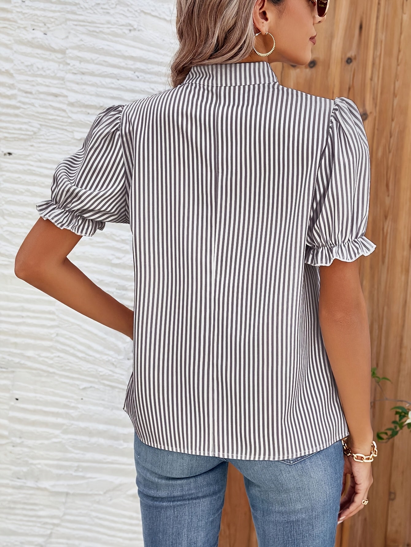 Damen Blusenshirt mit Streifen und Puffärmeln – Eleganter Freizeit-Look für Alltag und Büro