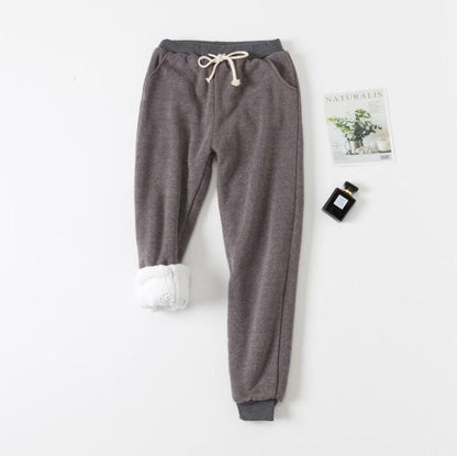 Zoe – Gepolsterte Lammvelours-Sweathose