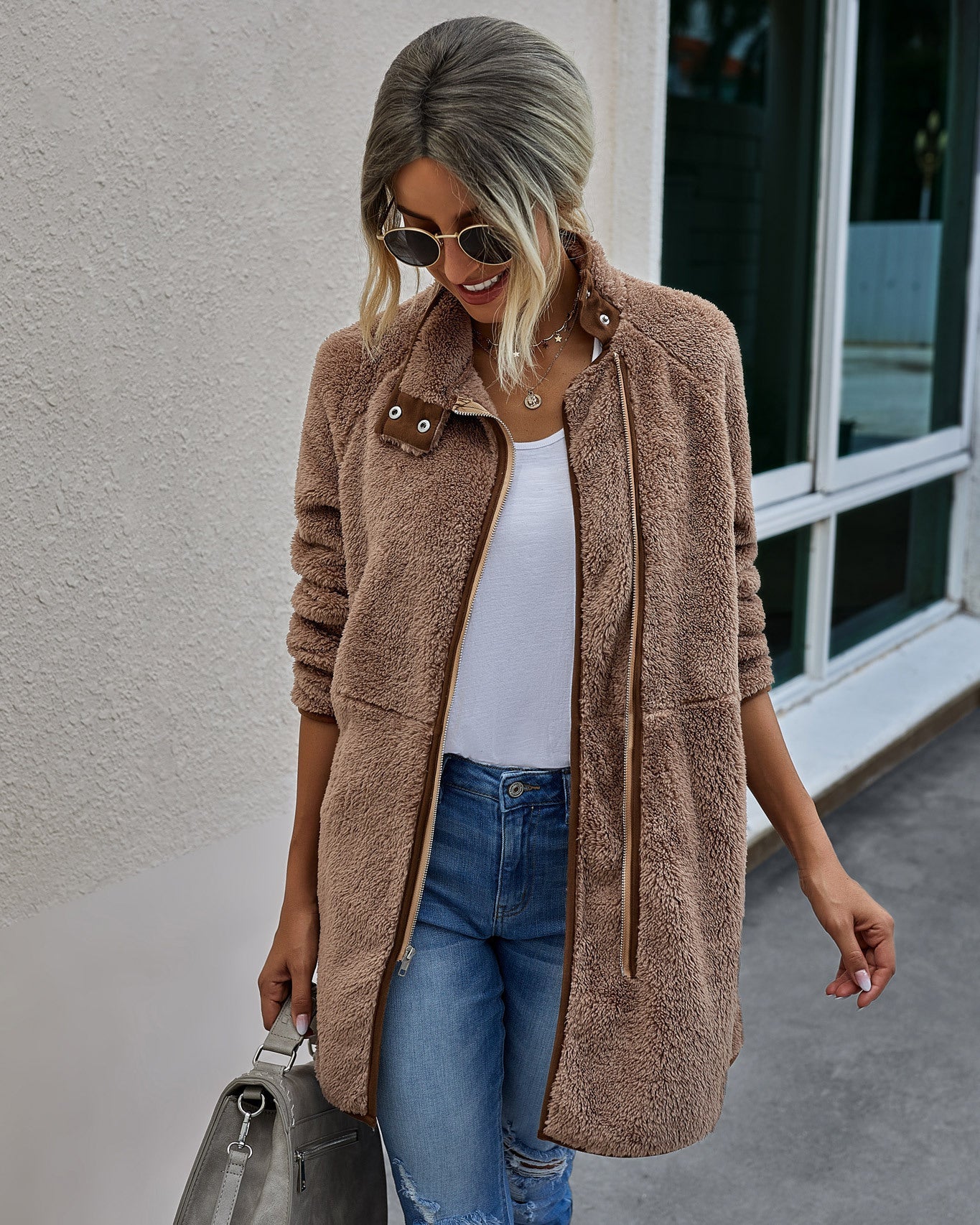 Donna – Warmer Damenmantel mit Taschen aus Kunstfell